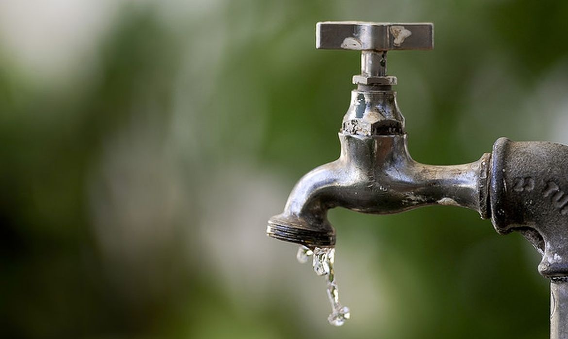 Apagão afeta fornecimento de água em Teresina.