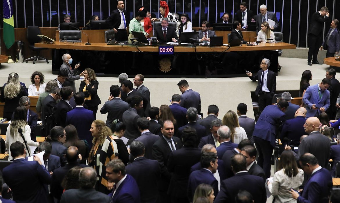 Arcabouço Fiscal é aprovado na Câmara dos Deputados.