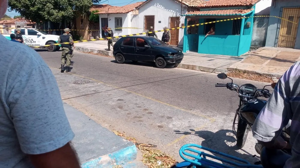 Cabeleireiro é morto a facada em briga de trânsito no litoral do Piauí.