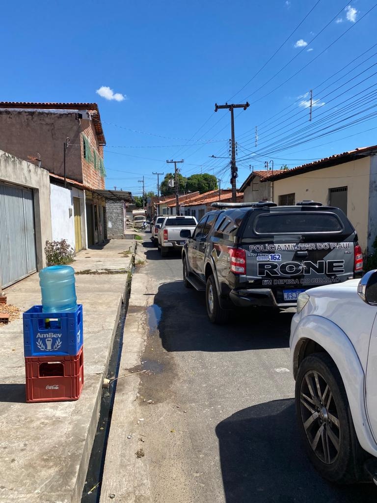 Cinco pessoas são presas em operação contra furto de veículos em Teresina.