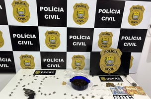 Com o suspeito, foram encontrados um celular com registro de roubo, uma arma, munições e drogas. (Foto: Ascom/Segurança Piauí)