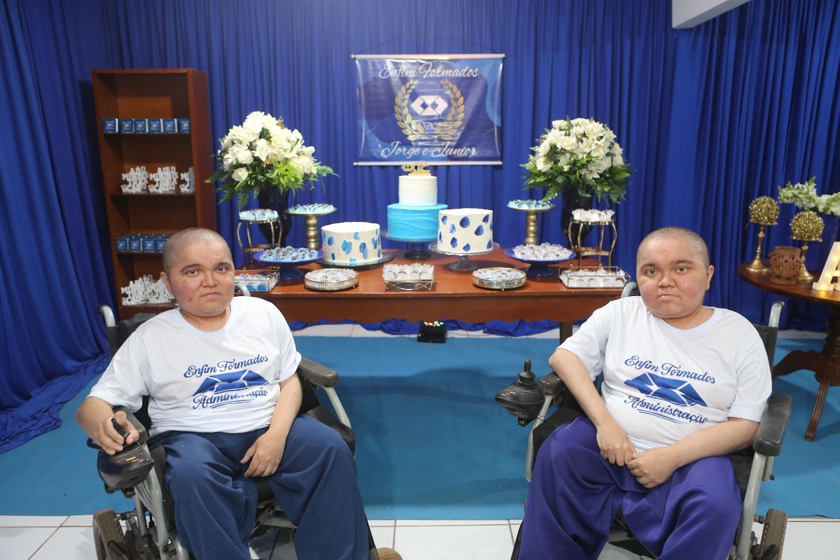 Irmãos gêmeos José Ronaldo Alves de Almeida Junior e Jorge Reinaldo Reis de Almeida.