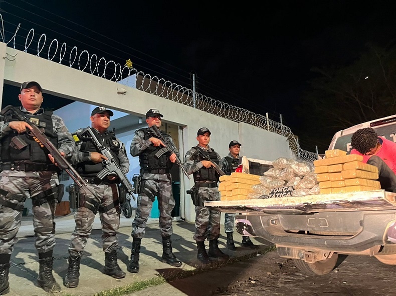 Maconha avaliada em R$ 80 mil é apreendida com jovem na Zona Leste de Teresina.