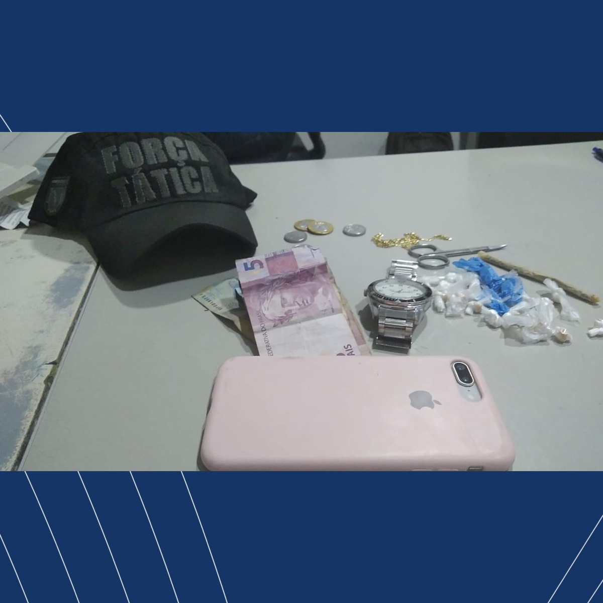 Materiais apreendidos durante a ação policial.