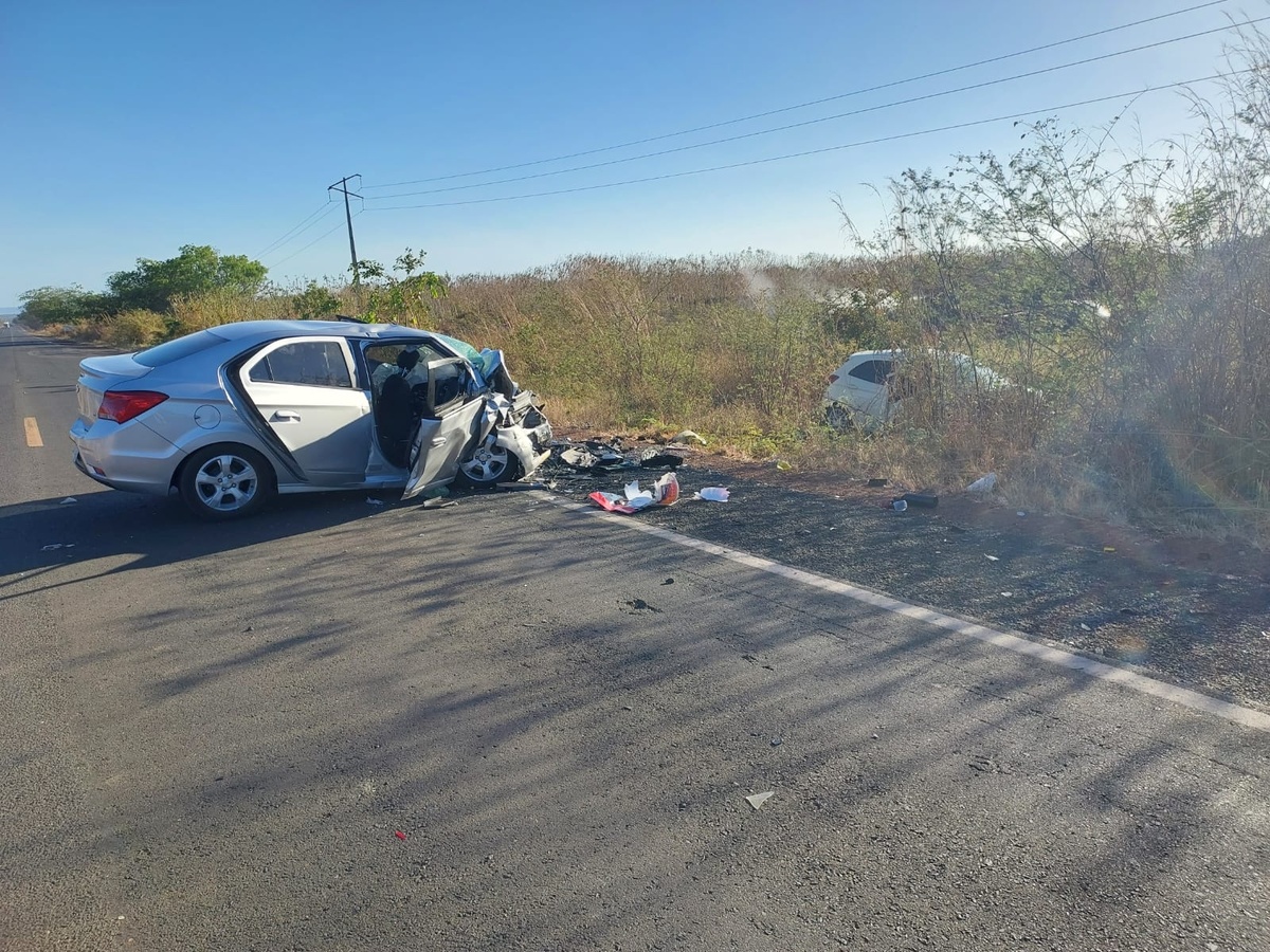 Motorista dorme ao volante e causa a morte de pai e filha, em acidente.