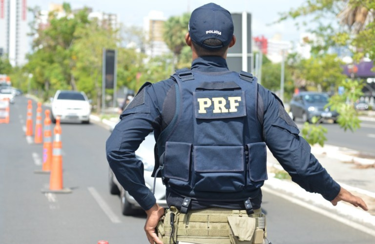 Os 56 tabletes totalizavam R$6,8 milhões. O homem ganharia R$ 30 mil, pelo transporte das drogas.