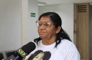 A mãe de Janaína, que pede por justiça. (Foto: Matheus Sousa)