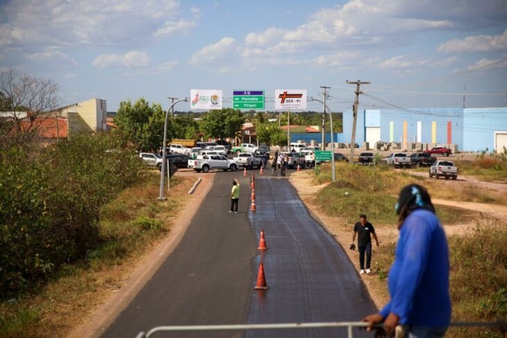 A obra está sendo executada pelo Departamento de Estradas e Rodagem (DER).