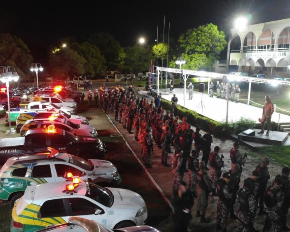 A operação contou com um contingente de 200 policiais.