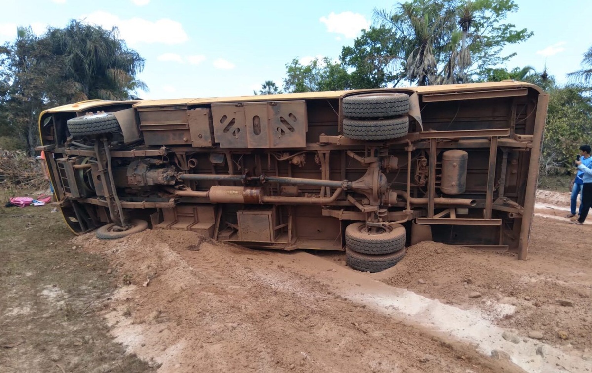 Acidente em ônibus escolar provoca morte de estudante