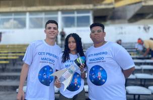 Estudantes da Escola de Ensino Médio (Foto: Luis Fernando Amaranes/ Correio Piauiense)