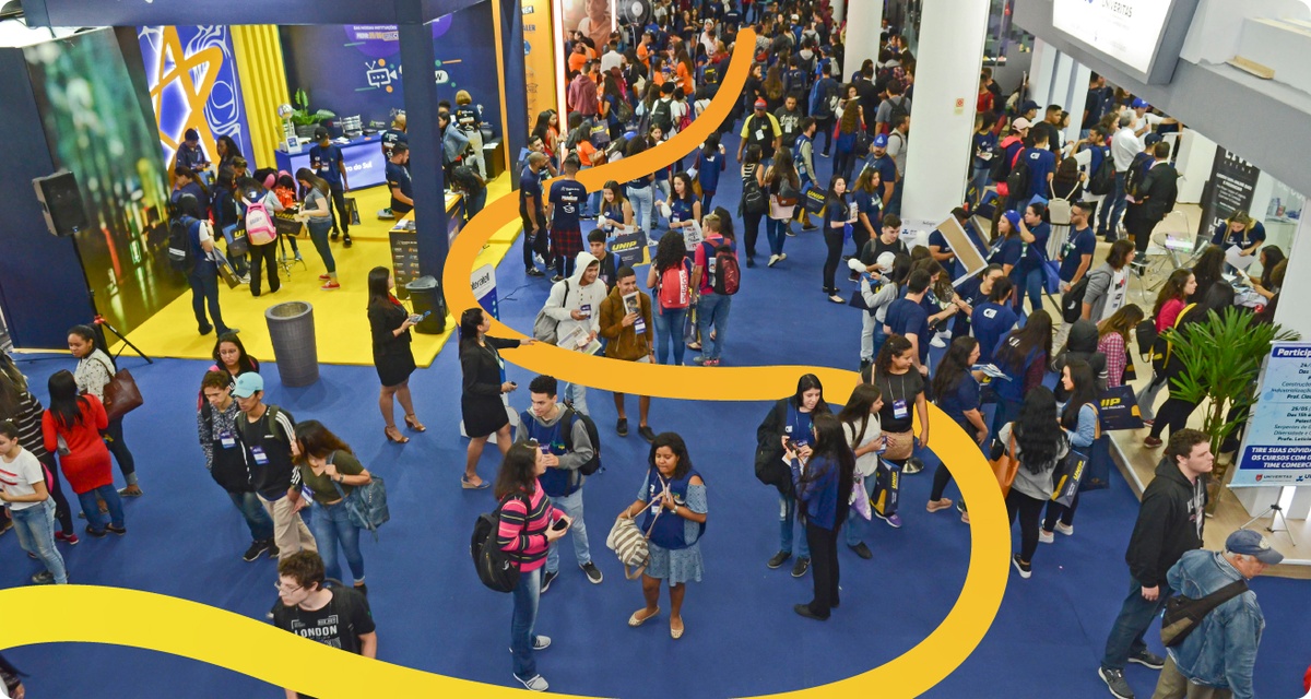 Feira Expo Ciee oferece capacitação para jovens que buscam primeiro emprego.