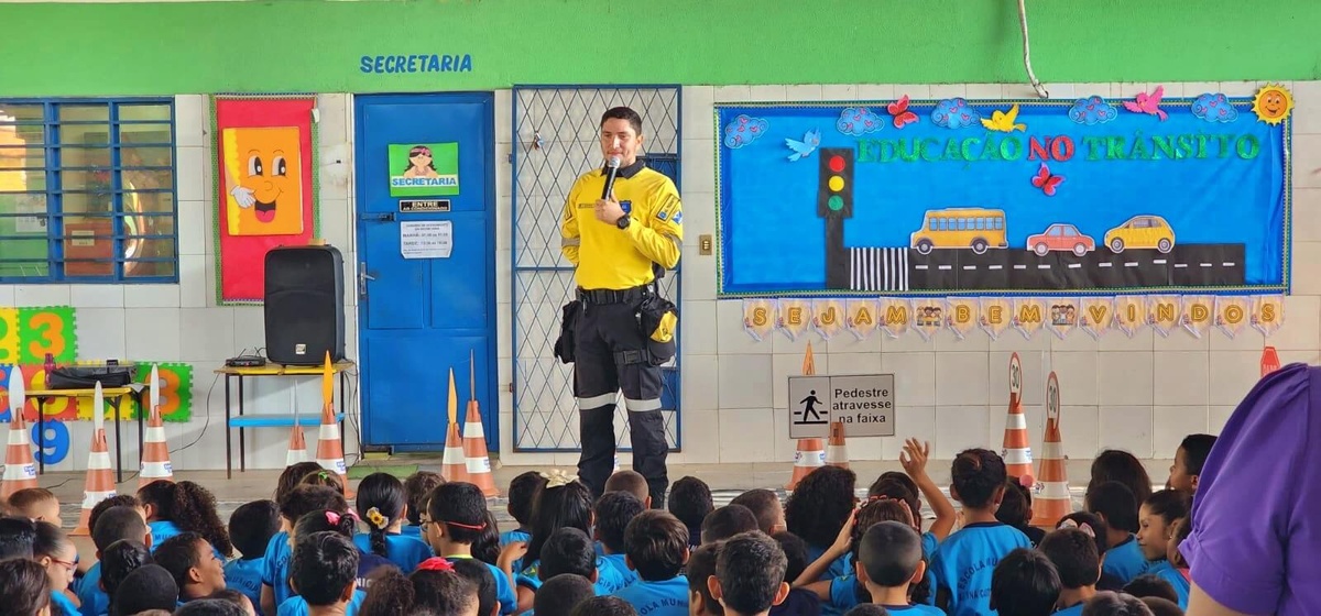 Segurança no trânsito é temática de ação desenvolvida em escola municipal.