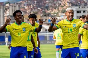 Endrick e John Kennedy: atacante comemorou gol da seleção. (Foto: Joilson Marconne / CBF)