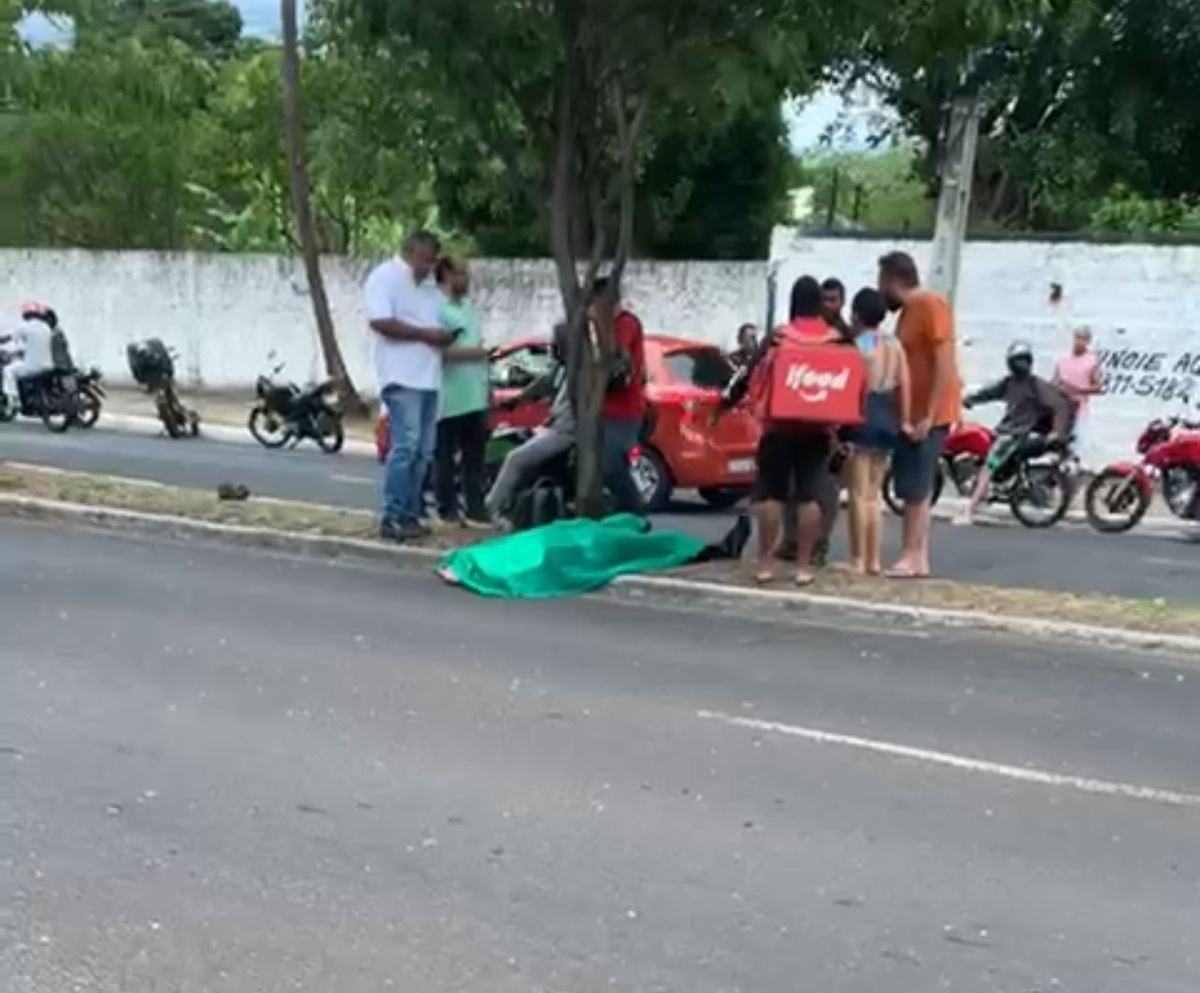O acidente aconteceu na tarde desta sexta-feira (12), na Avenida Dom Severino.