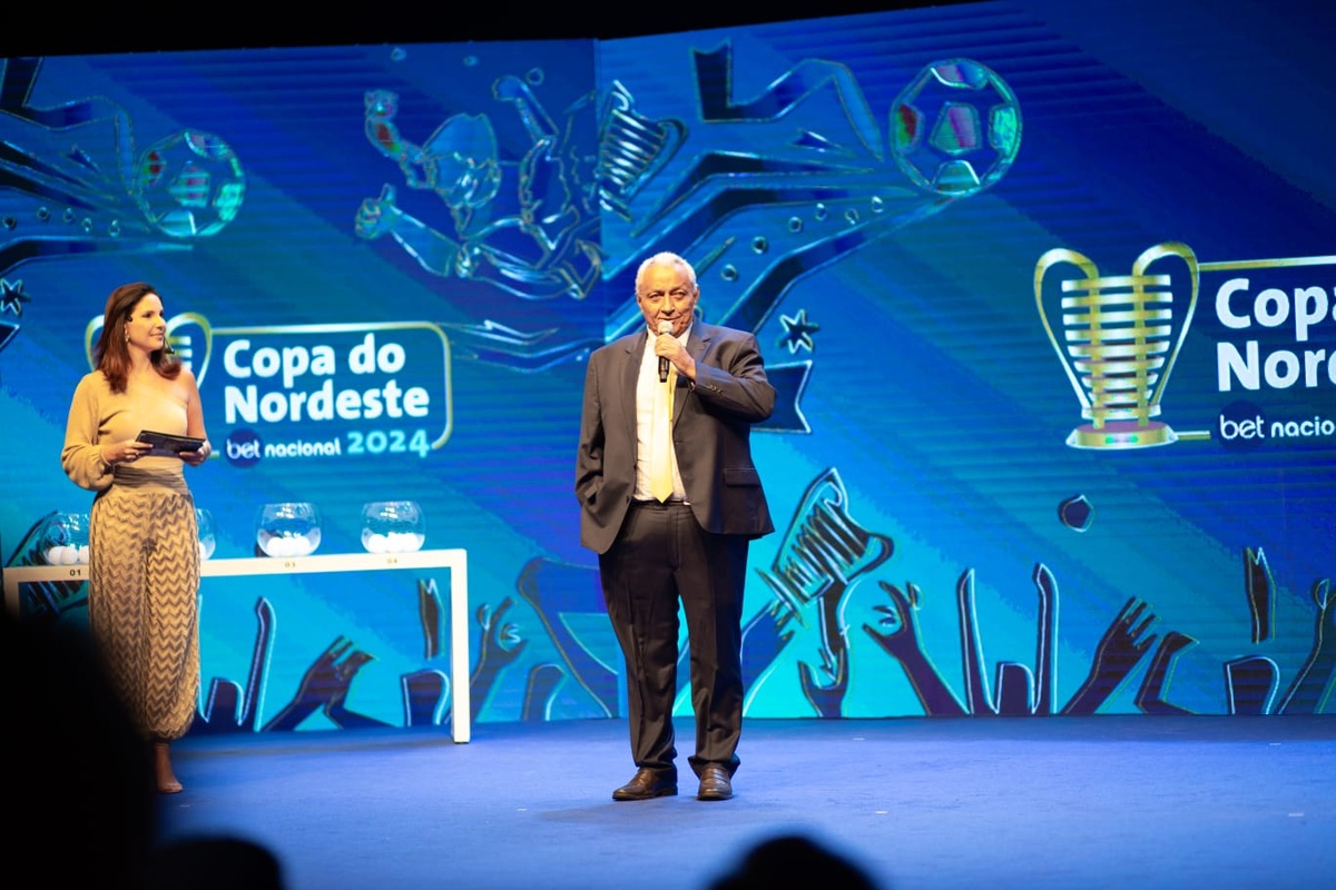 Presidente da FFP Robert Brown em discurso durante o sorteio da Copa do Nordeste.