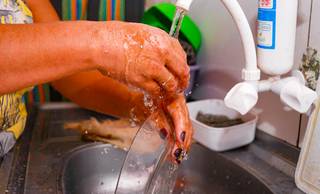 Vai viajar no feriado? Veja cuidados para evitar vazamentos e desperdício de água em casa