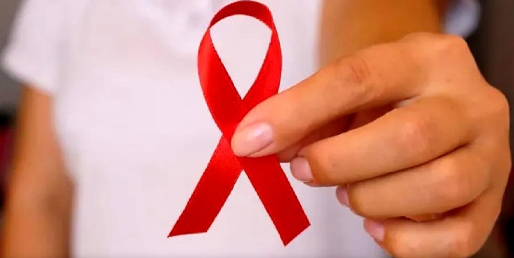 Dezembro Vermelho, mês é dedicado à mobilização contra a AIDS, com foco na prevenção e no cuidado.