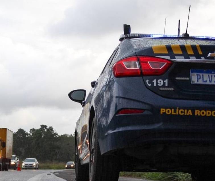 Passageiro procurado por homicídio é preso durante fiscalização em ônibus na BR-316