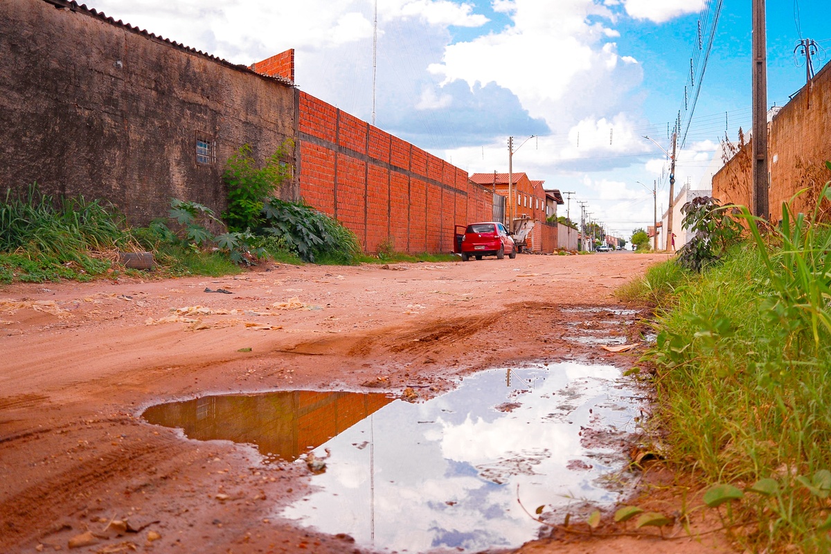 Rua Wenceslau Braz no bairro Lourival Parente, Zona Sul de Teresina.