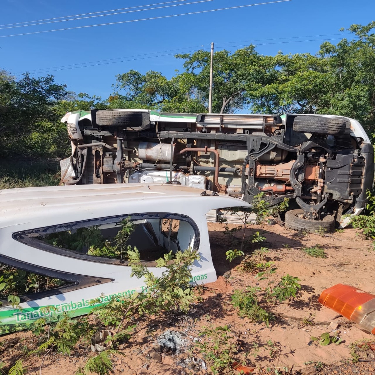 Acidente com carro funerário deixa dois motoristas feridos no interior do Piauí.