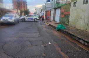 Jovem morre em troca de tiros após tentativa de assalto no Centro de Teresina. (Foto: Reprodução/ PM-PI)