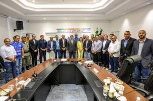 Reunião dos clubes piauienses com governador Rafael Fonteles. (Foto: CCom/Piauí)