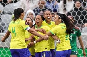Adriana comemora o primeiro gol do Brasil na vitória sobre o México. (Foto: Omar Vega/Getty Images)