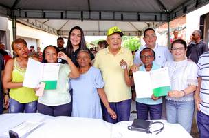 Famílias beneficiadas pelo programa Regularizar The. (Foto: Reprodução)