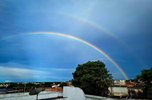 Fenômeno raro de arco-íris duplo surpreende moradores de Teresina. (Foto: Mauro César Costa)