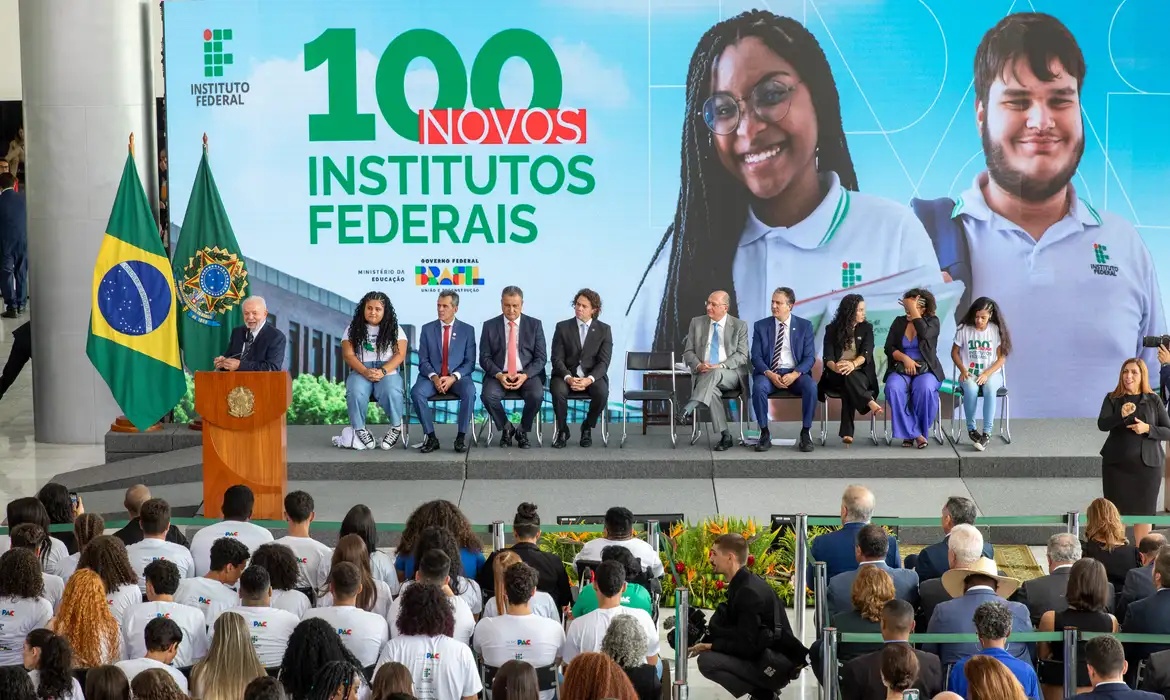 Governo expandirá rede federal de ensino, com 100 novos campi.