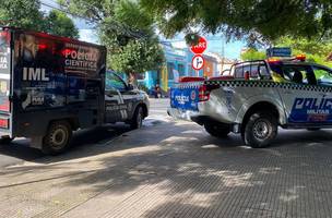 Homem é assassinado a pauladas em praça no centro de Teresina. (Foto: Narcílio Costa / Correio Piauiense)