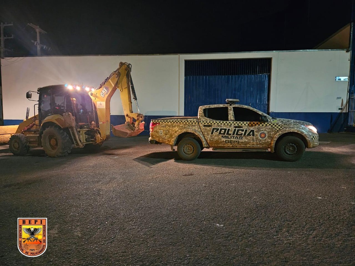 Quadrilha é presa por furto de tratores na fronteira entre Piauí e Pernambuco.