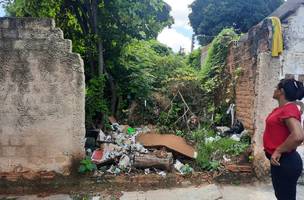 Abandono de terreno preocupa moradores do bairro Monte Castelo em Teresina. (Foto: Reprodução/ Internauta)