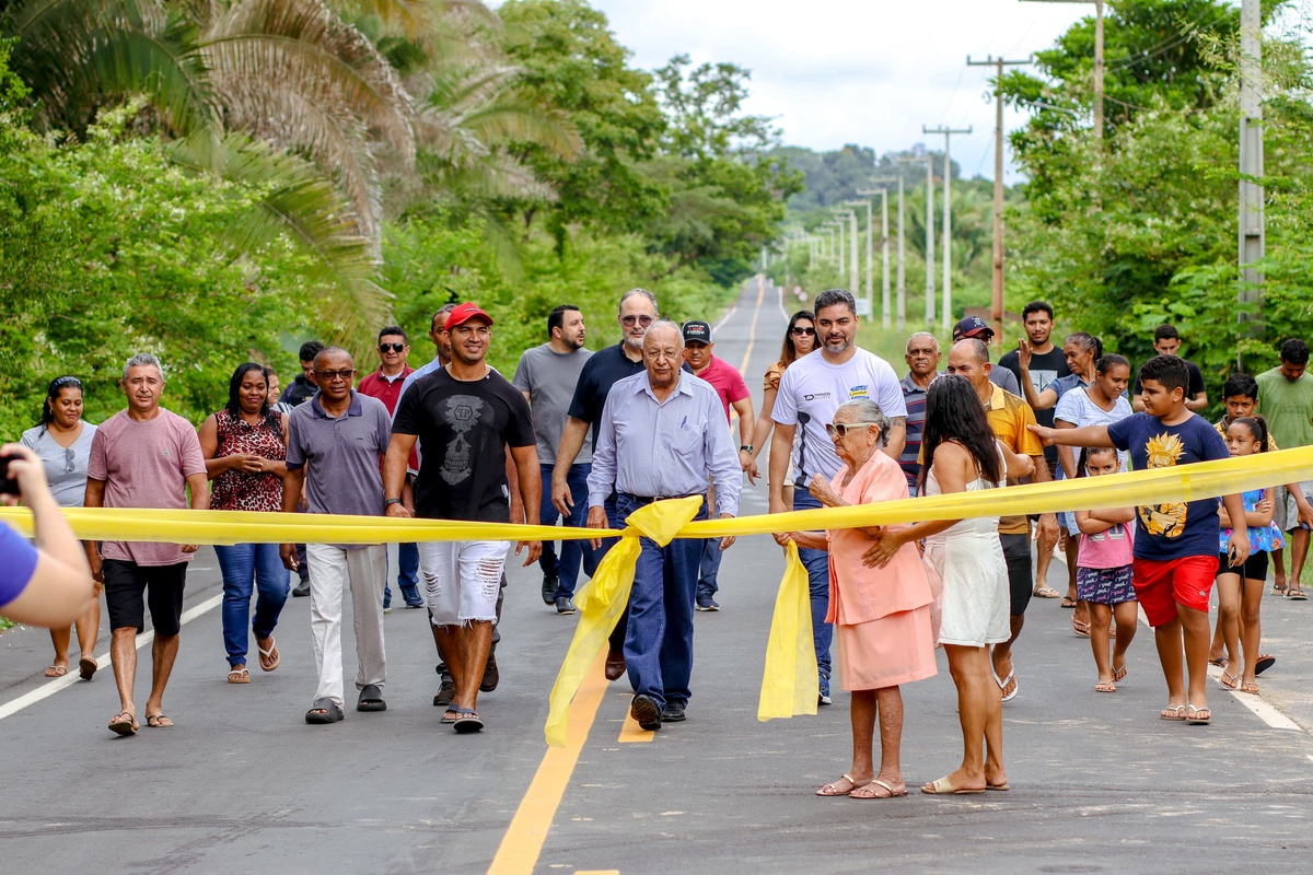 Dr. Pessoa inaugura pavimentação asfáltica na zona rural de Teresina.