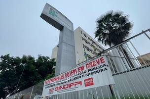 Entras as reivindicações, estão o reajuste salarial e o fim do novo ensino médio. (Foto: Luís Fernando Amaranes/Correio Piauiense)