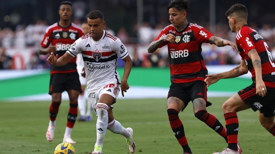 Flamengo e São Paulo se enfrentam nesta quarta-feira, no Maracanã.