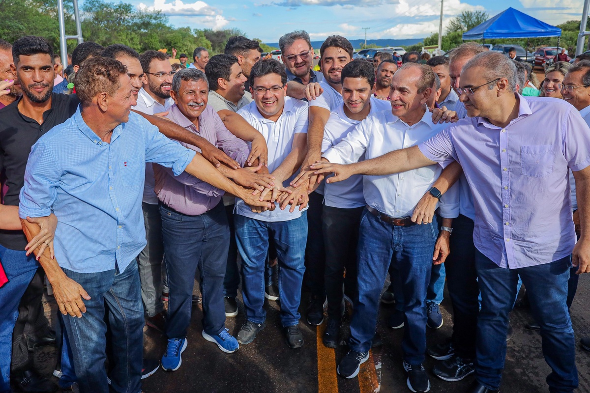 Governador visita município no sul do Piauí para entregar melhorias à população.