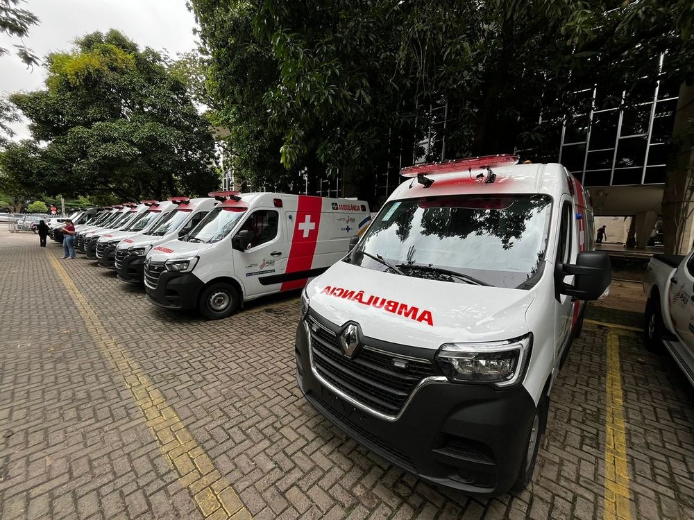 Governo do Piauí entrega 10 novas ambulâncias para hospitais da rede estadual de saúde.