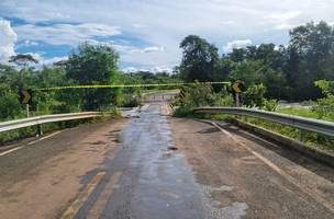 Interdição de ponte no município de Piripiri (Foto: PRF)