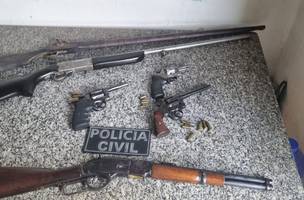 Polícia Civil prende homem e apreende armas. (Foto: ASCOM)