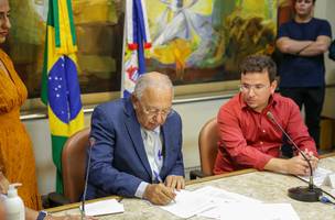 Prefeito de Teresina sanciona lei de reajuste para Agentes Comunitários. (Foto: Divulgação/ Ascom)