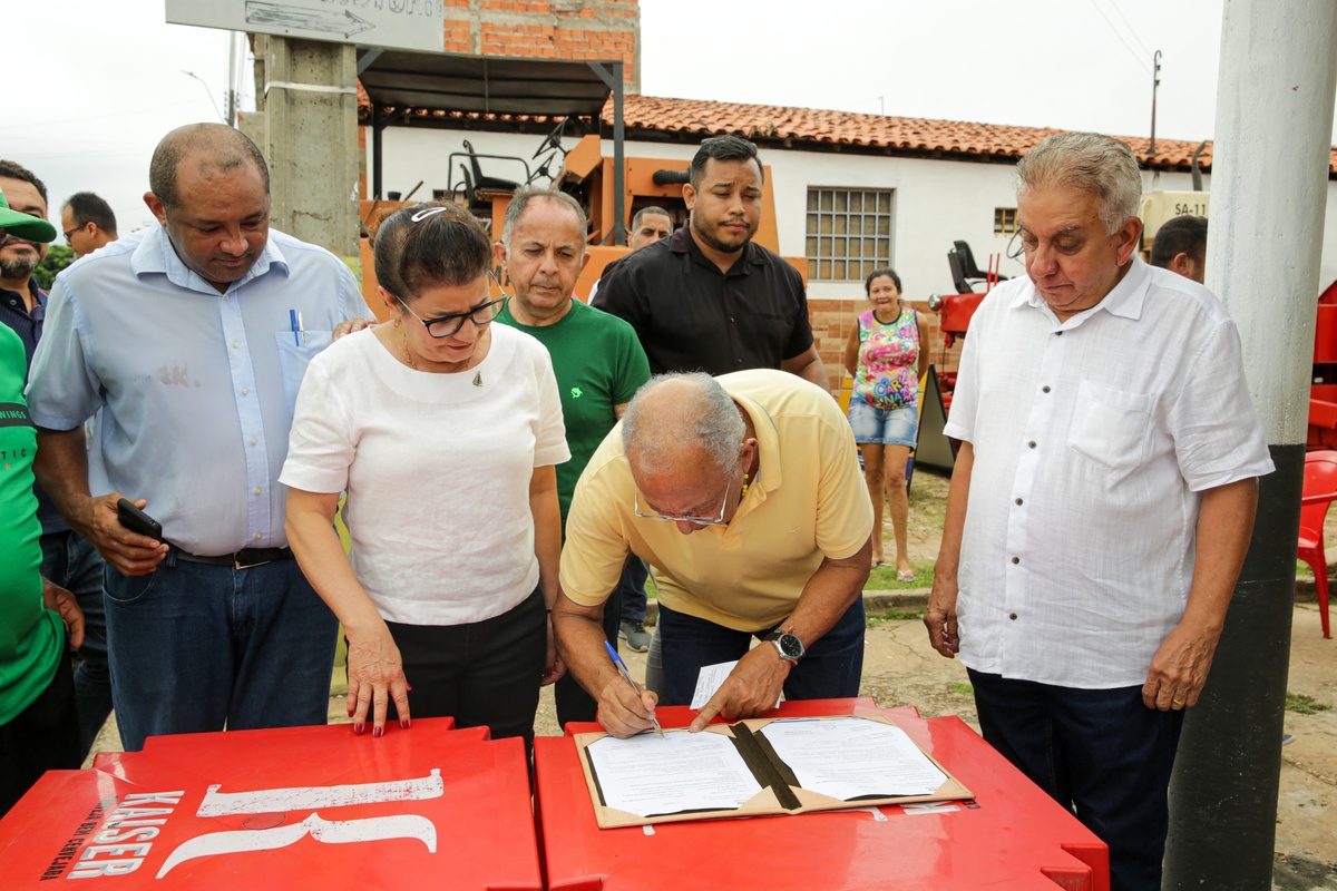 Prefeitura de Teresina inicia obras de pavimentação na Vila Cidade Leste.