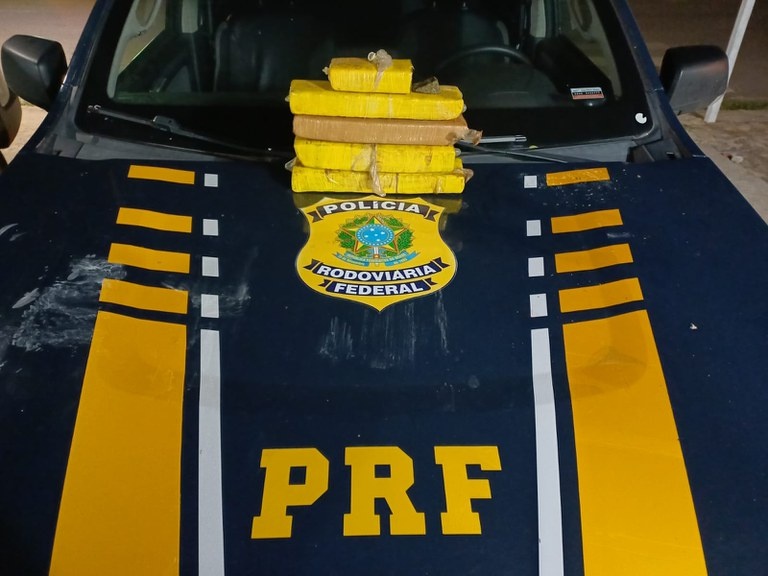 PRF apreende 20kg de cocaína escondida em tanque de combustível no Sul do Piauí.
