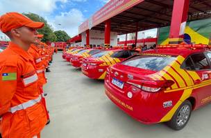 R$ 8 milhões: Bombeiros do Piauí recebem 27 novos veículos e equipamentos. (Foto: Luís Fernando Amaranes/Correio Piauiense)