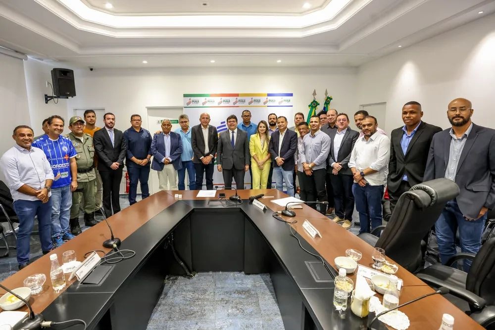 Reunião do Governo do Piauí com representantes do futebol piauiense.