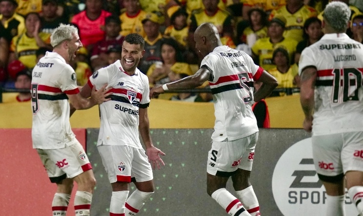São Paulo vence Barcelona, em Guayaquil.