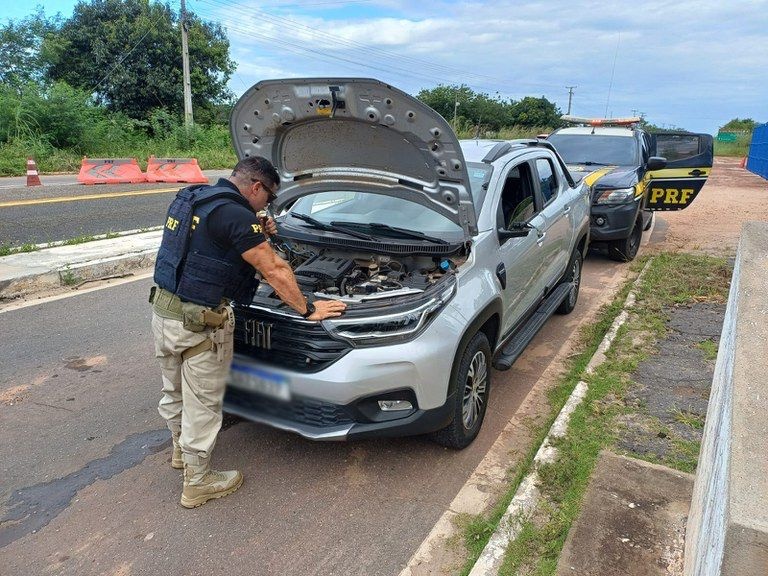 Carro recuperado pela PRF em Parnaiba.