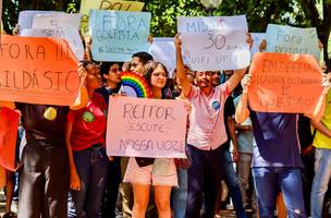 Protesto pacífico destaca demandas por segurança, estrutura e higienização na universidade. (Foto: Mariana Medeiros)