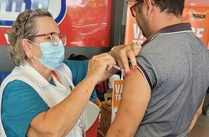 Serviço de imunização gratuita no dia dos trabalhadores. (Foto: Foto:SESAPI)